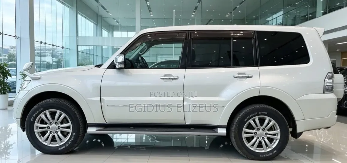 Mitsubishi Pajero 2012 White