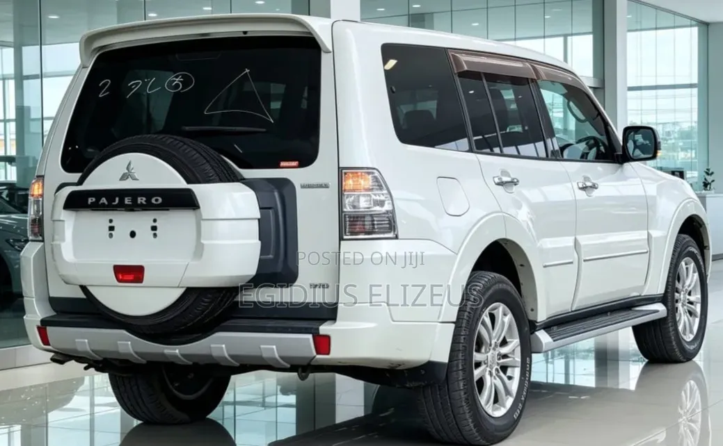 Mitsubishi Pajero 2012 White