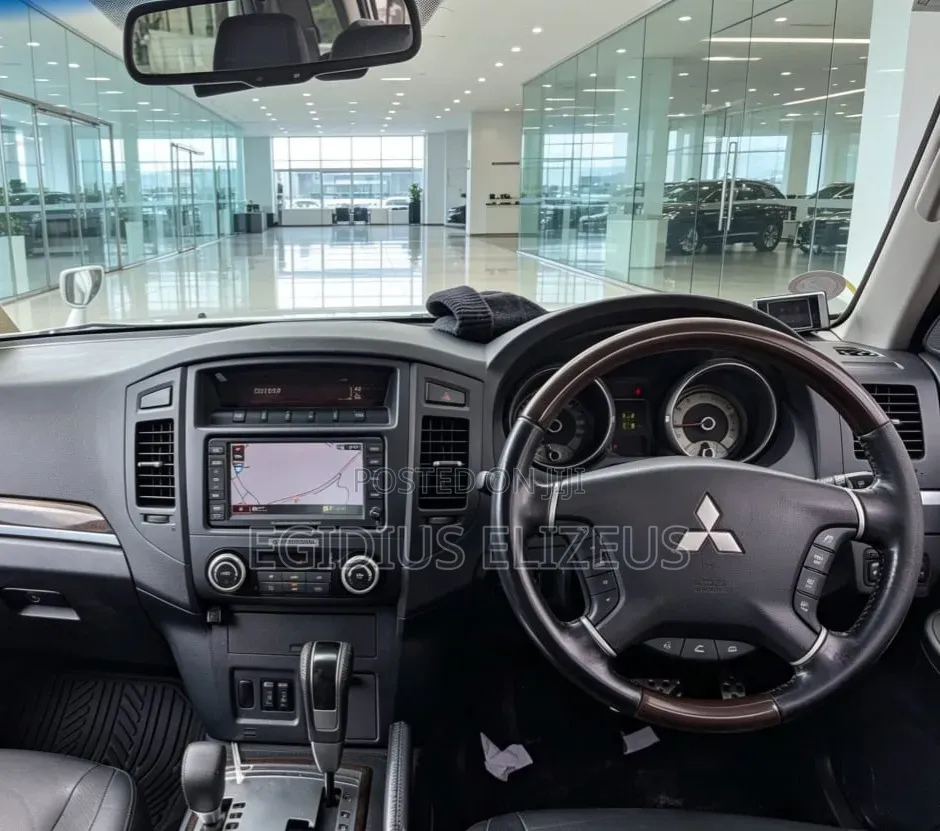 Mitsubishi Pajero 2012 White
