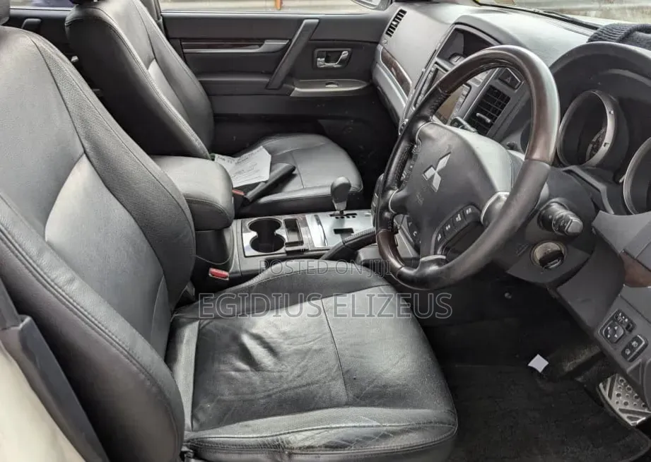 Mitsubishi Pajero 2012 White