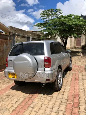 Toyota RAV4 2025 Silver