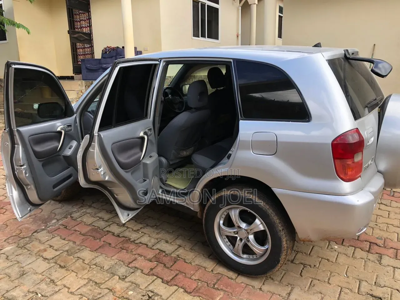 Toyota RAV4 2025 Silver