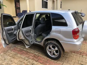 Toyota RAV4 2025 Silver