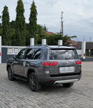 Toyota Land Cruiser 2023 Black