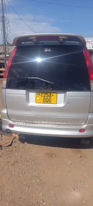 Toyota Noah 2004 Silver