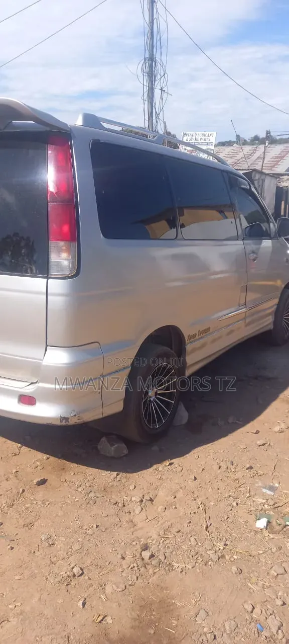 Toyota Noah 2004 Silver