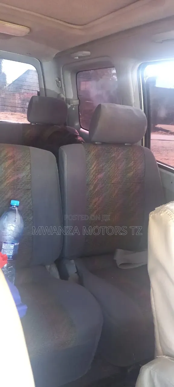 Toyota Noah 2004 Silver
