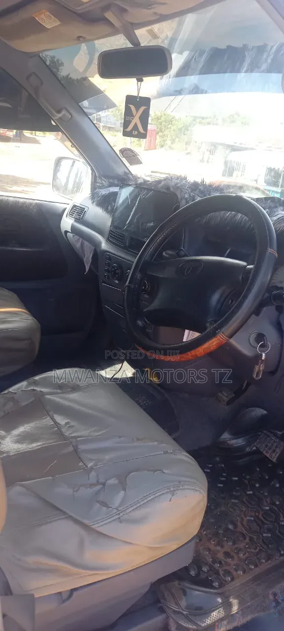 Toyota Noah 2004 Silver