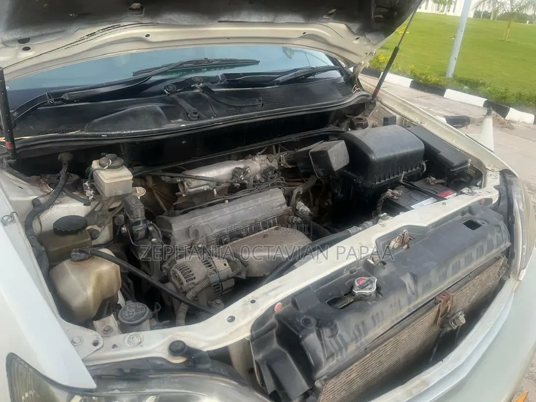 Toyota Harrier 2001 White