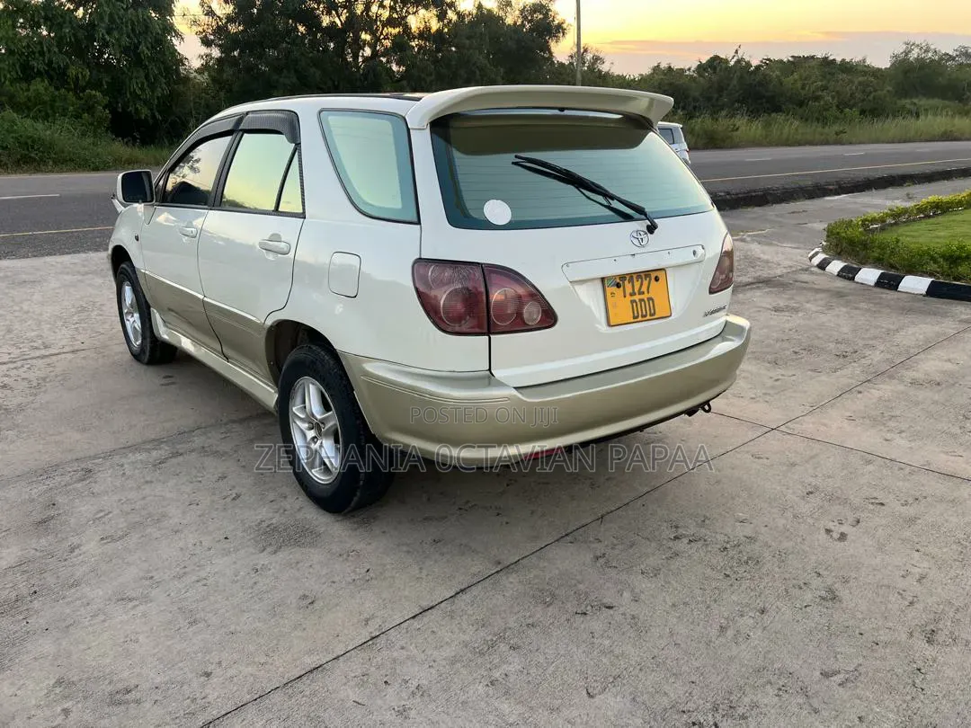 Toyota Harrier 2001 White