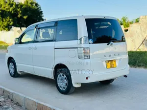 Toyota Voxy 2004 White