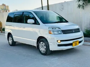 Toyota Voxy 2004 White