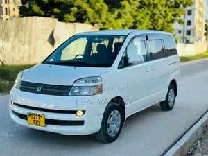 Toyota Voxy 2004 White