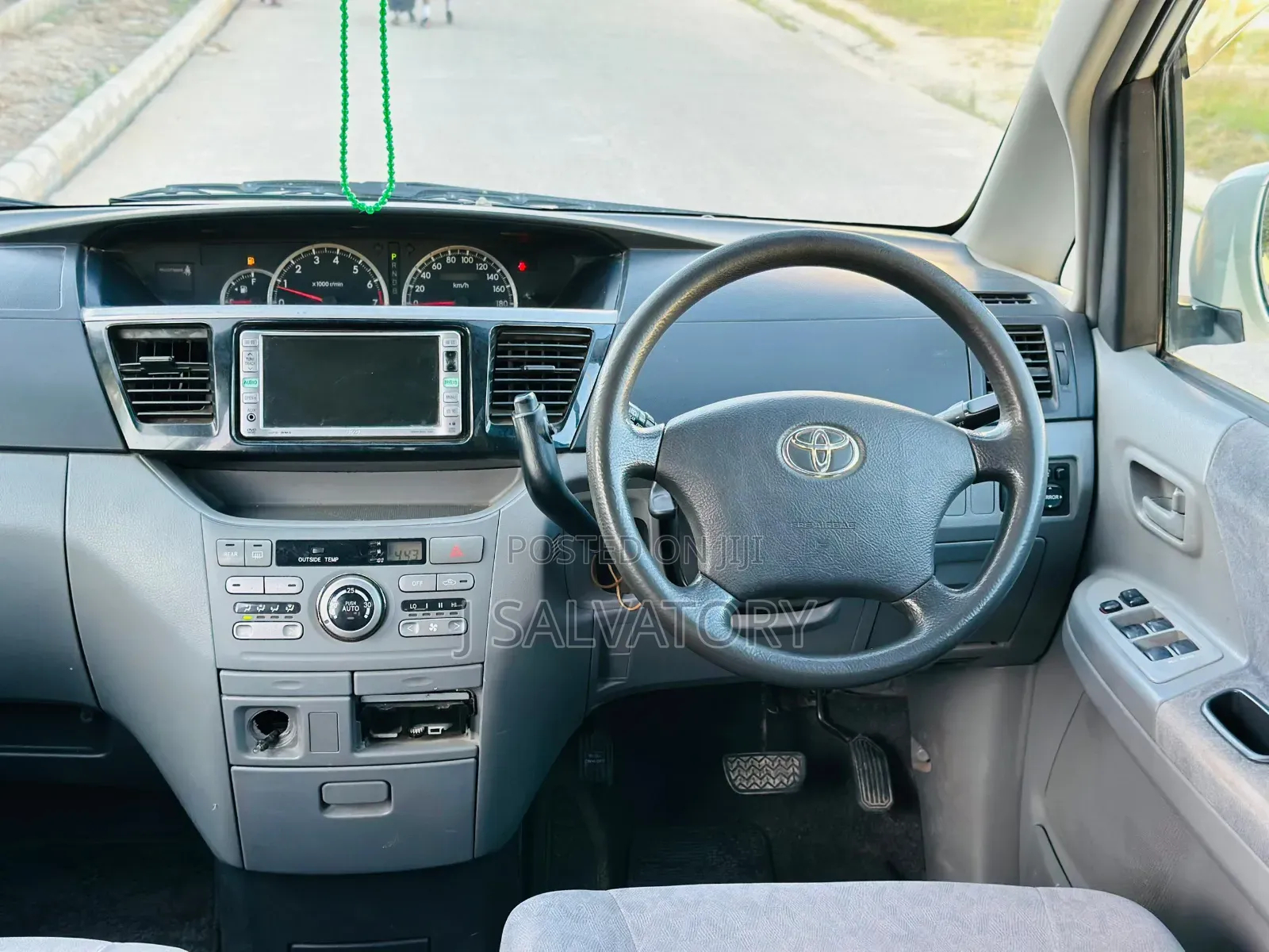Toyota Voxy 2004 White