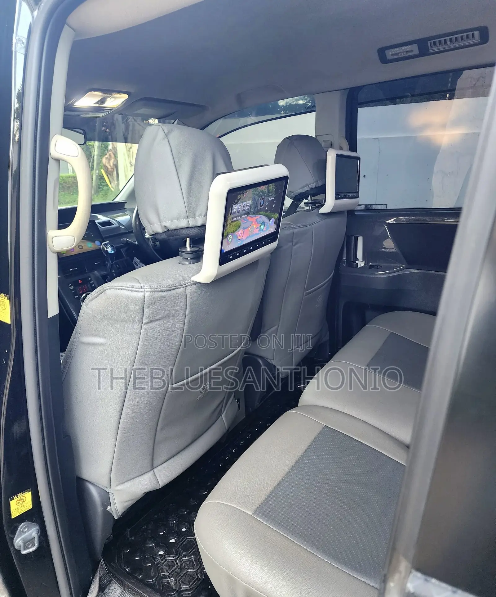Toyota Noah 2011 Blue