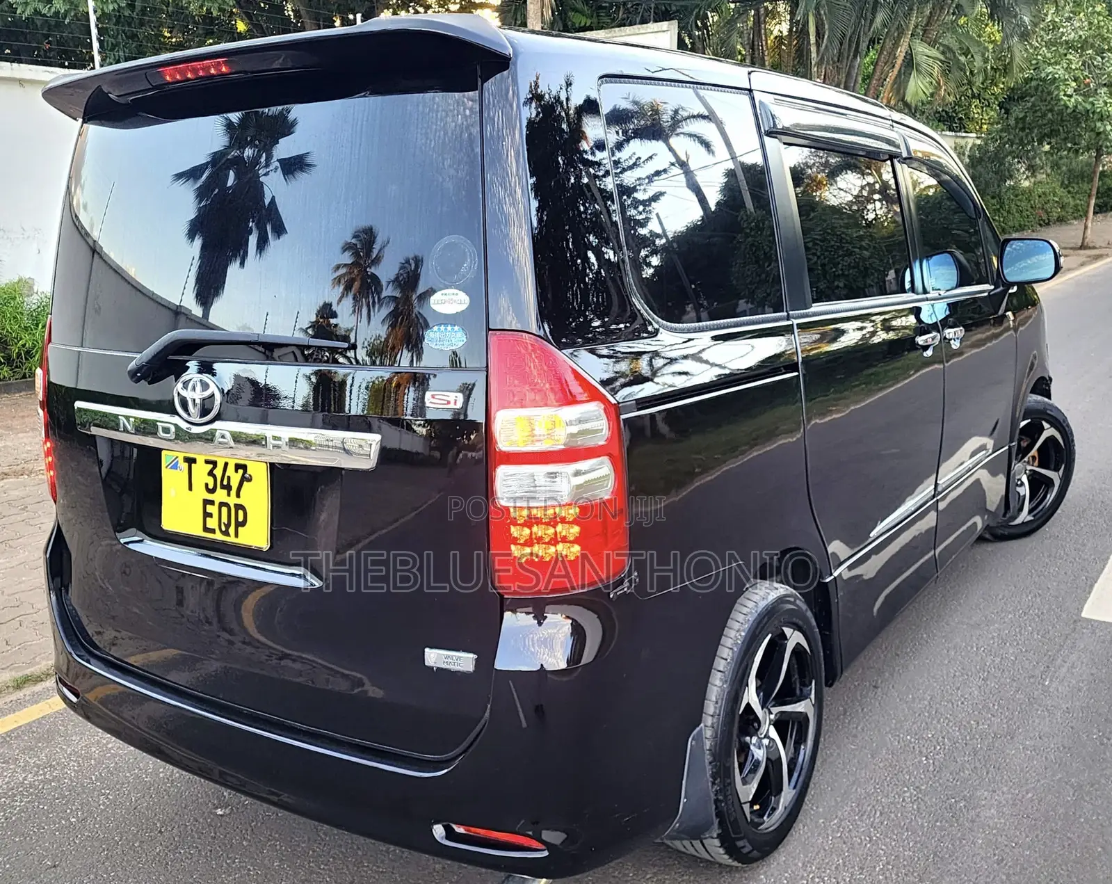 Toyota Noah 2011 Blue