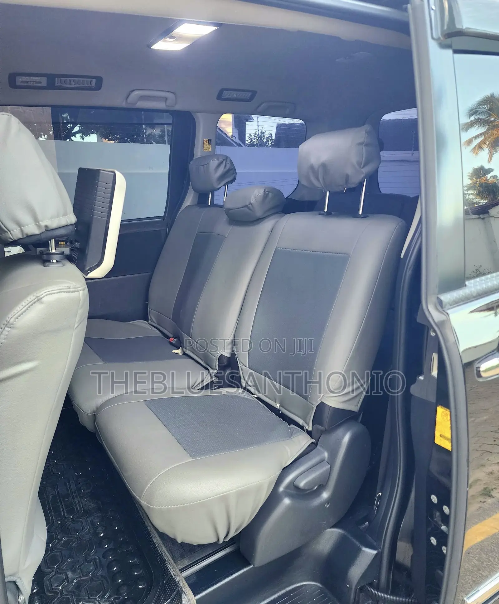 Toyota Noah 2011 Blue