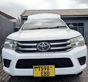 Toyota Hilux 2014 White