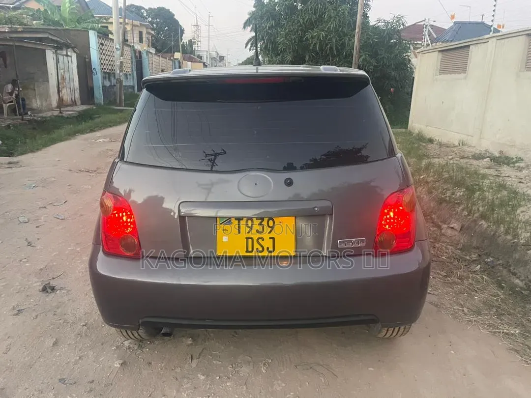Toyota IST 2004 Gray