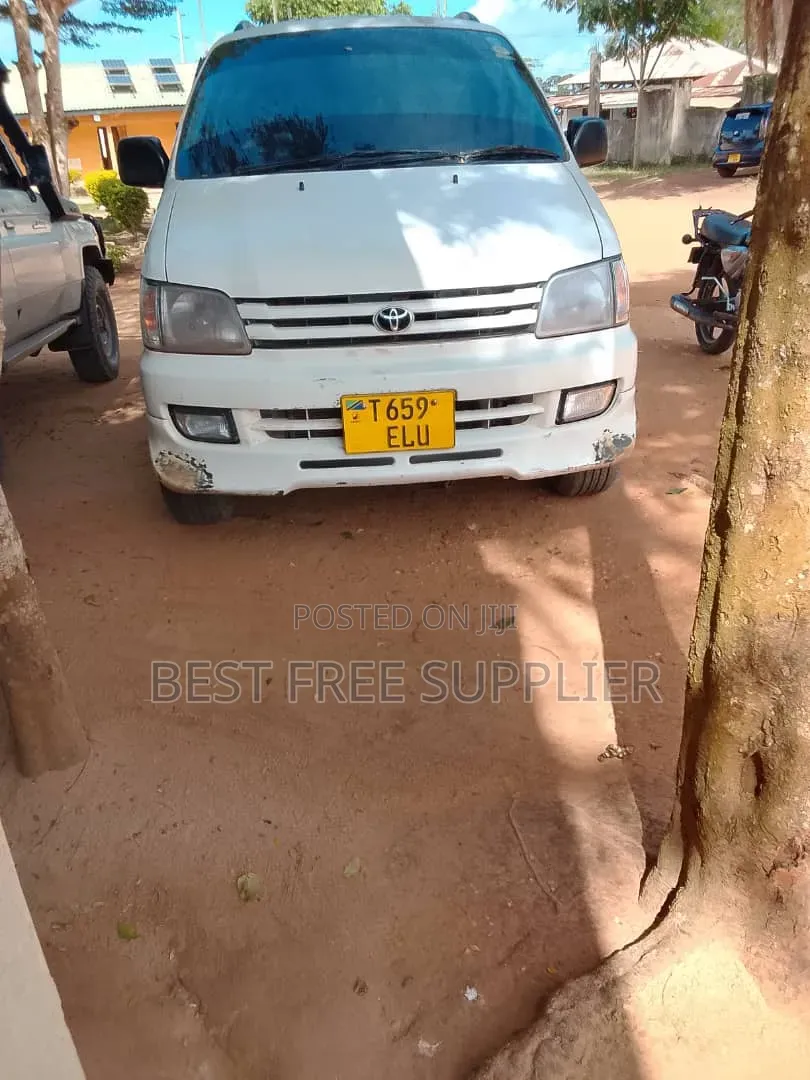 Toyota Noah 2.0 AWD (8 Seater) 2005 White