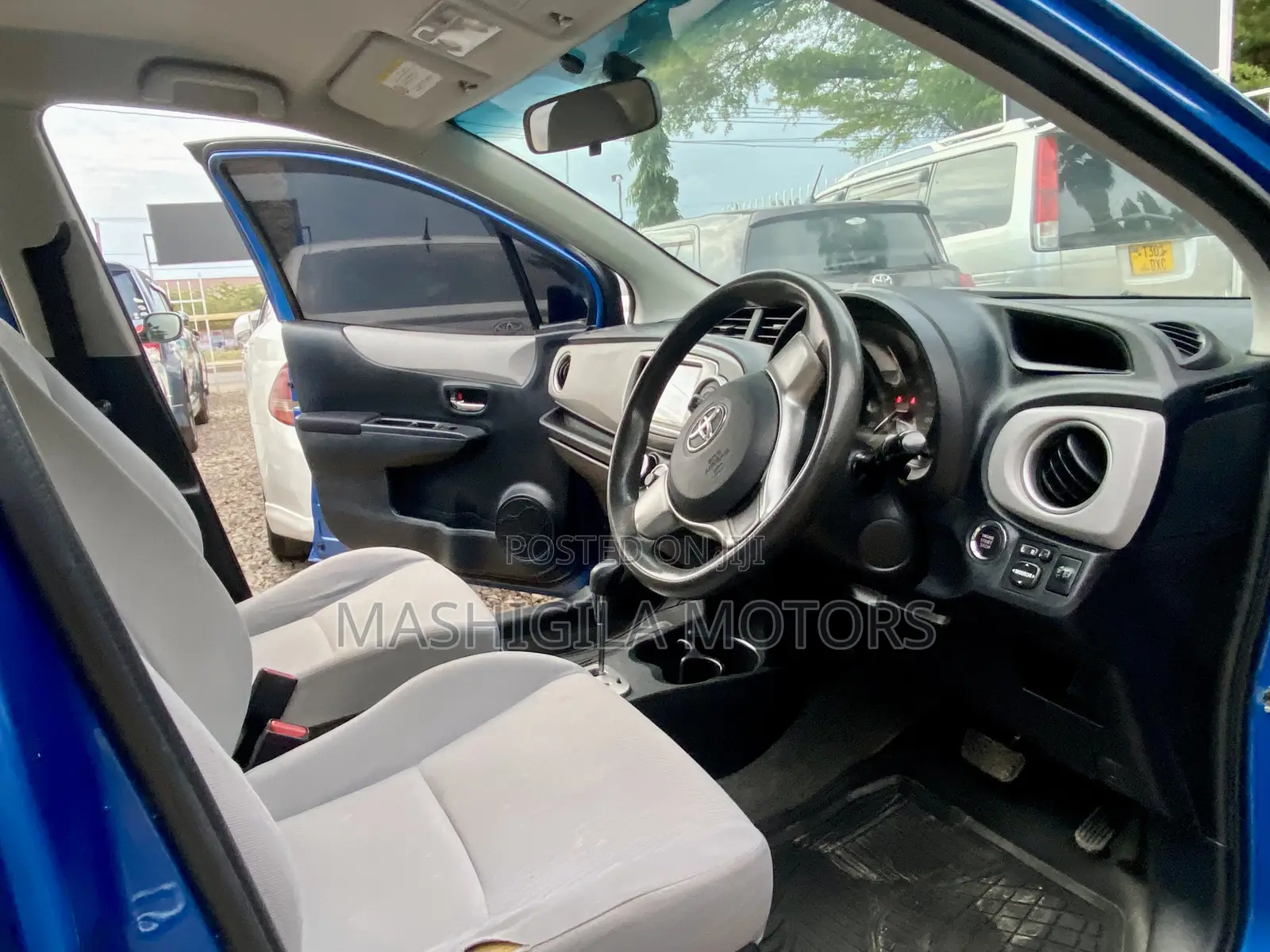 Toyota Vitz 2009 Blue