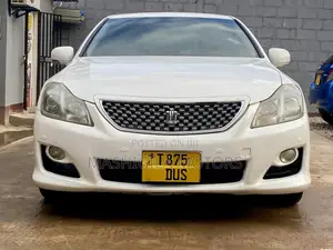 Toyota Crown 2010 White