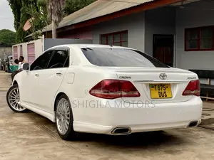 Toyota Crown 2010 White