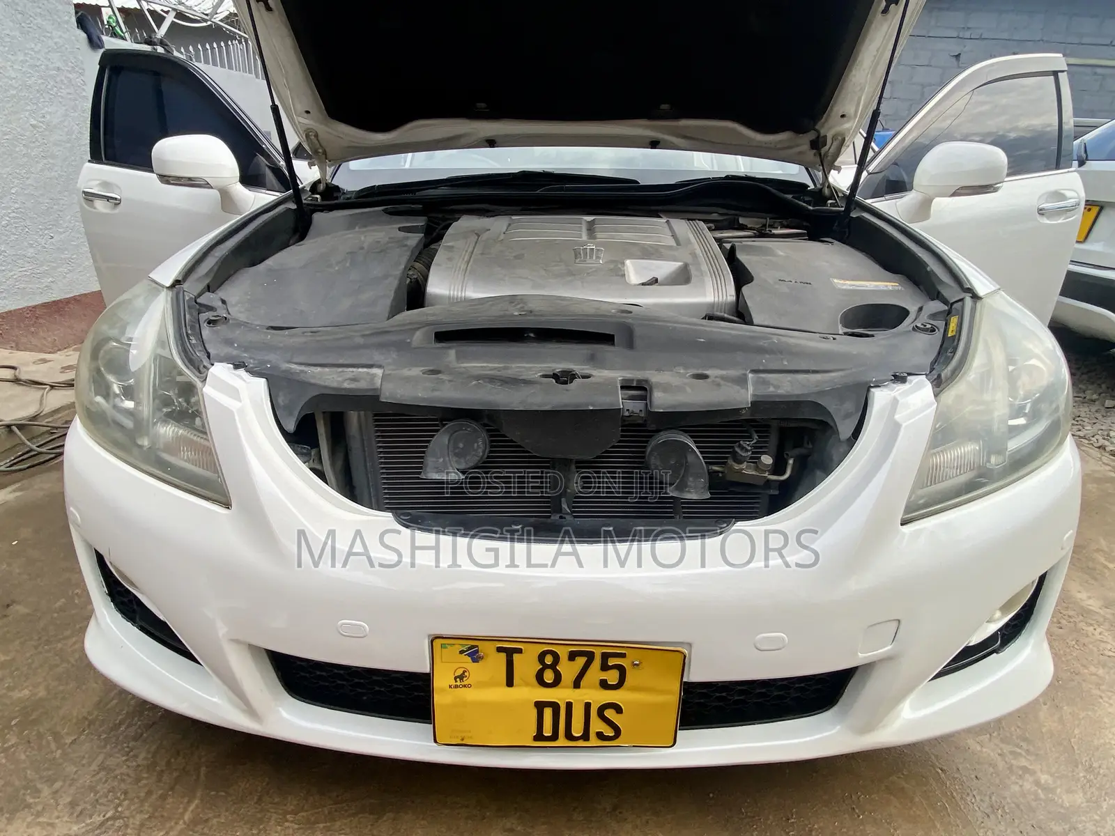 Toyota Crown 2010 White