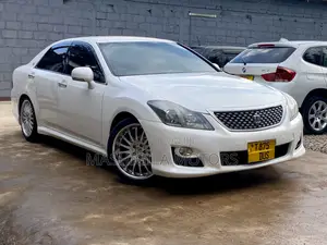Toyota Crown 2010 White