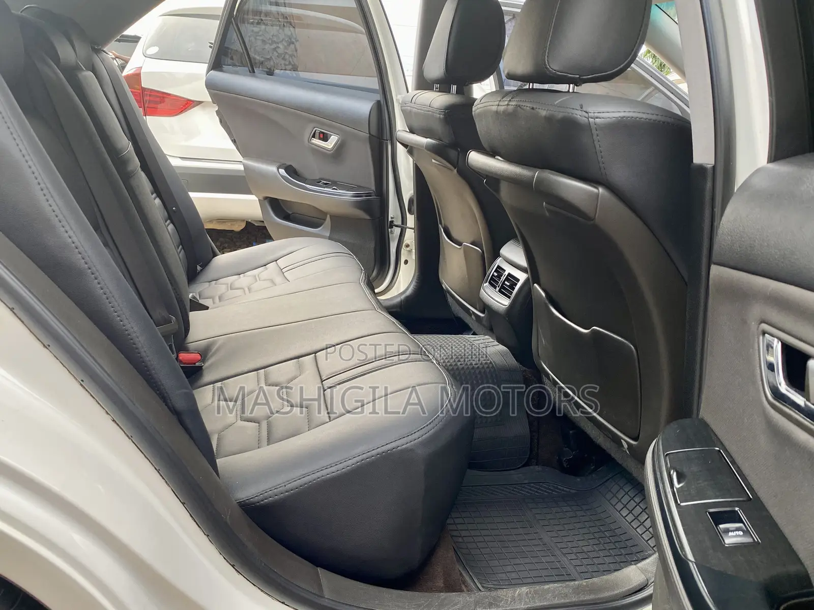 Toyota Crown 2010 White