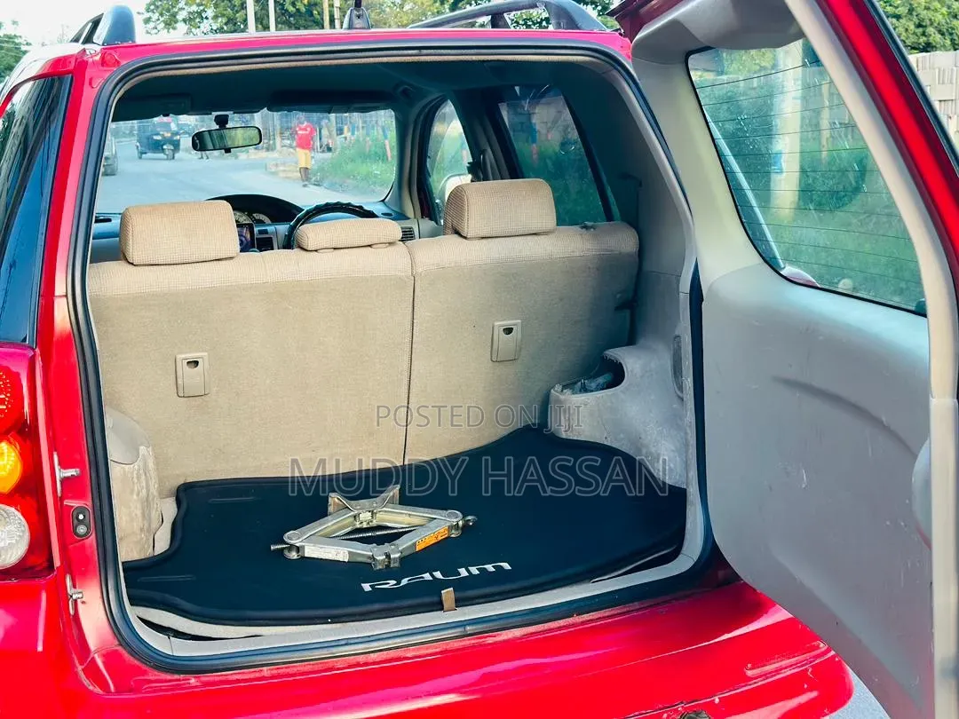 Toyota Raum 2005 Red