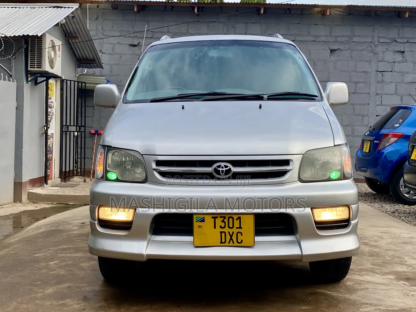 Toyota Noah 2001 Silver