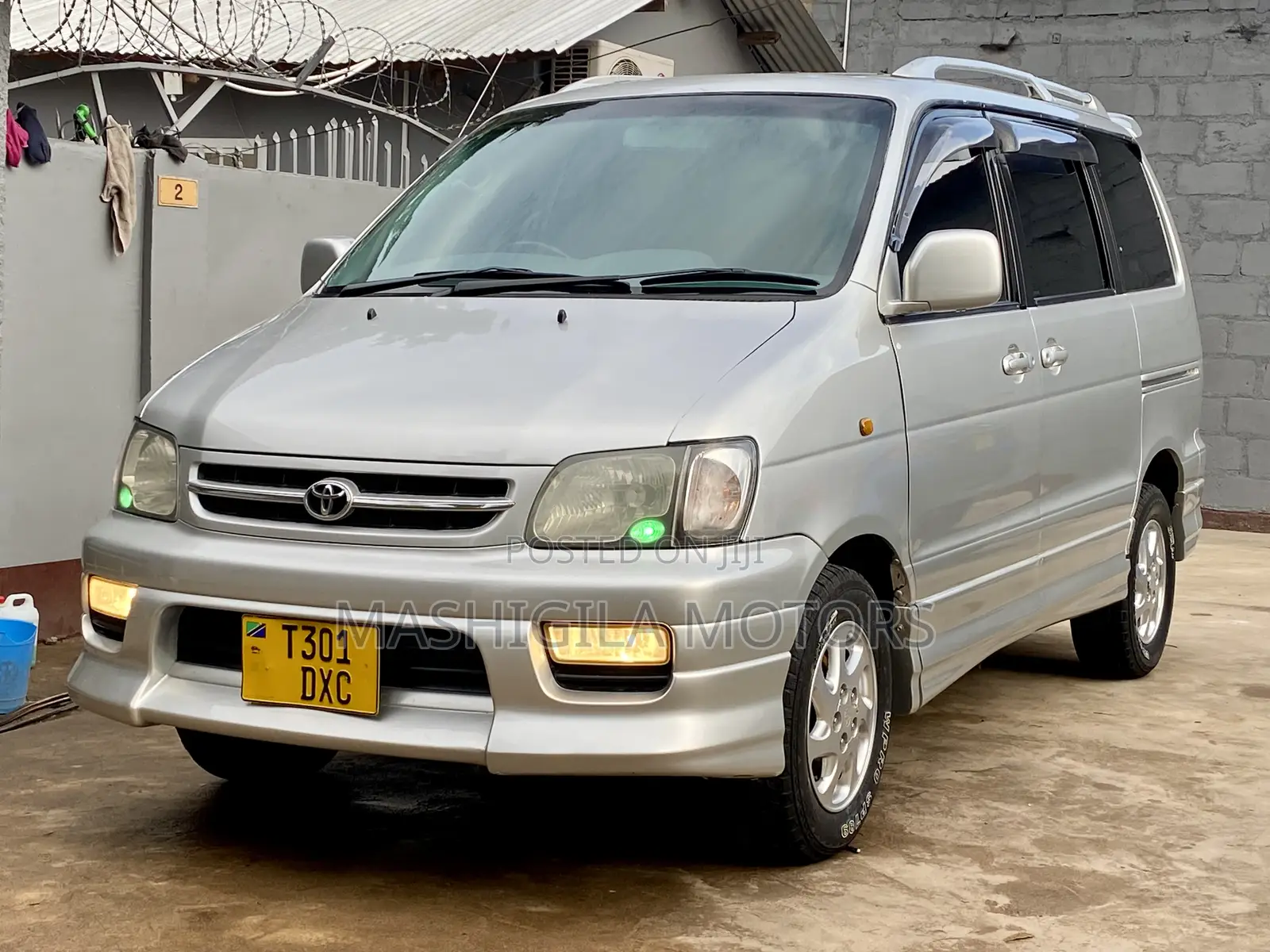 Toyota Noah 2001 Silver