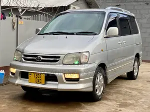 Toyota Noah 2001 Silver