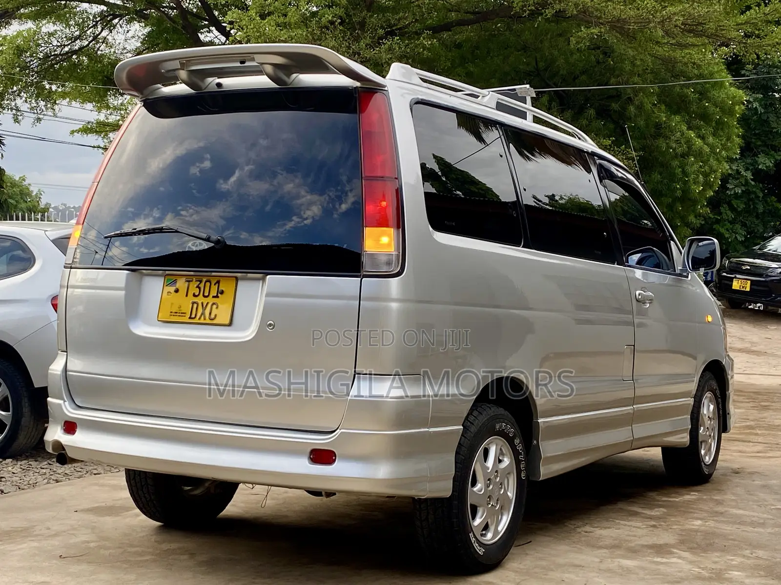 Toyota Noah 2001 Silver