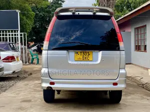 Toyota Noah 2001 Silver