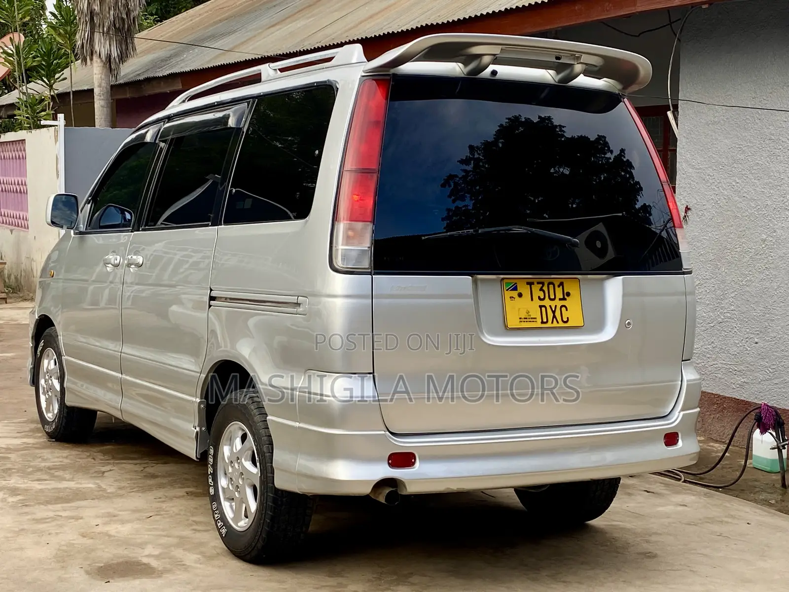 Toyota Noah 2001 Silver