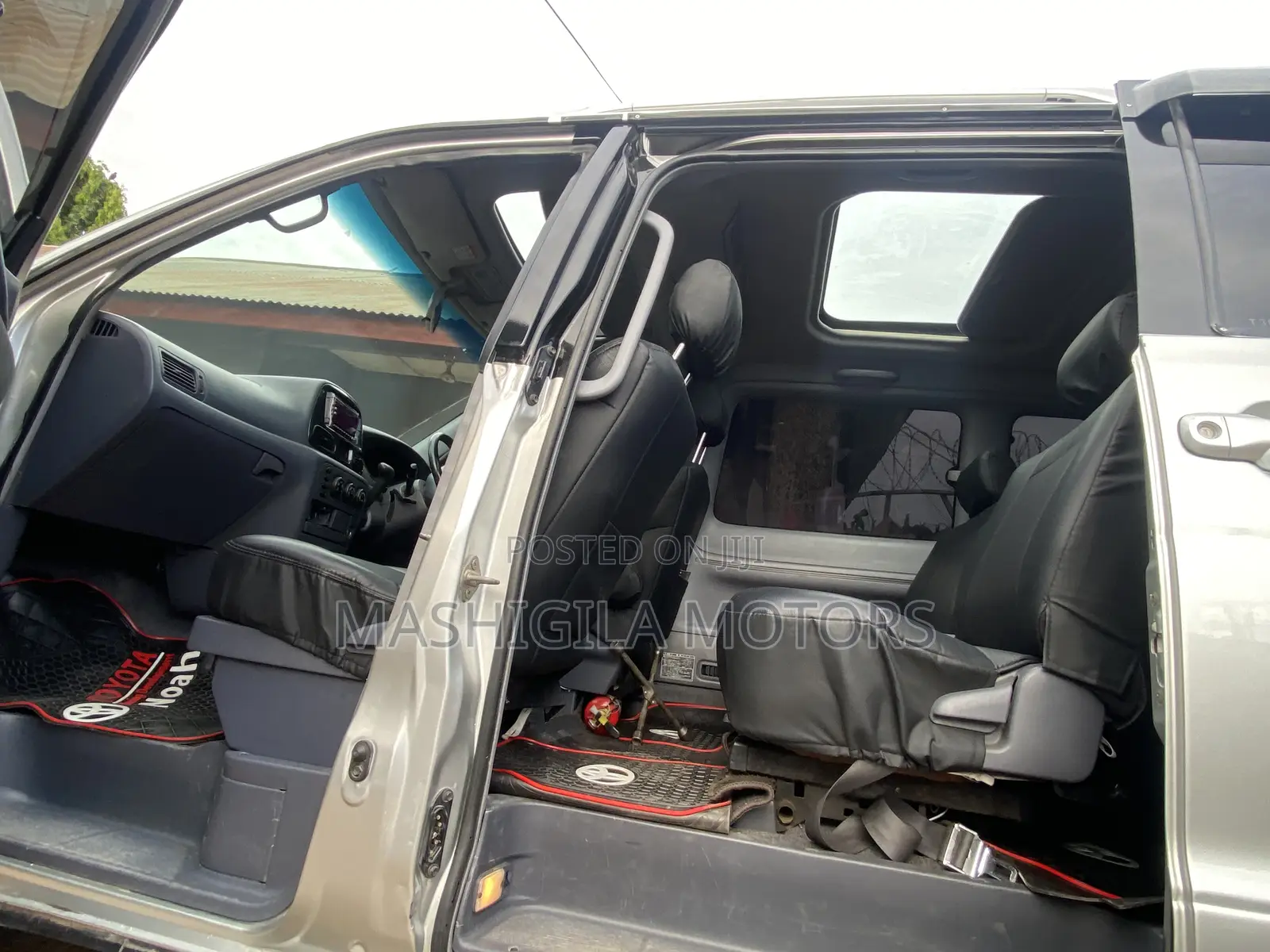 Toyota Noah 2001 Silver