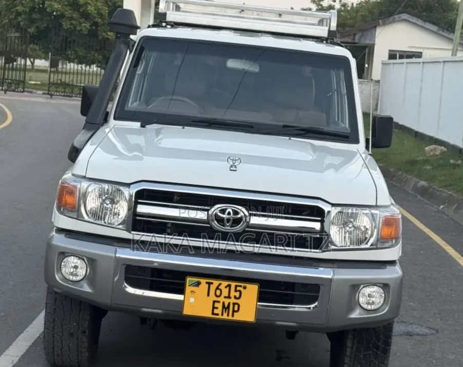 Toyota Land Cruiser 2013 White