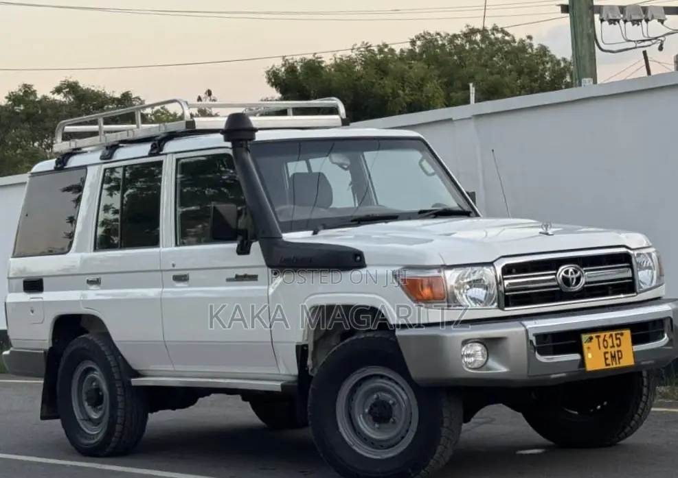 Toyota Land Cruiser 2013 White