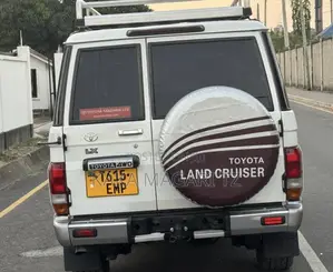 Toyota Land Cruiser 2013 White