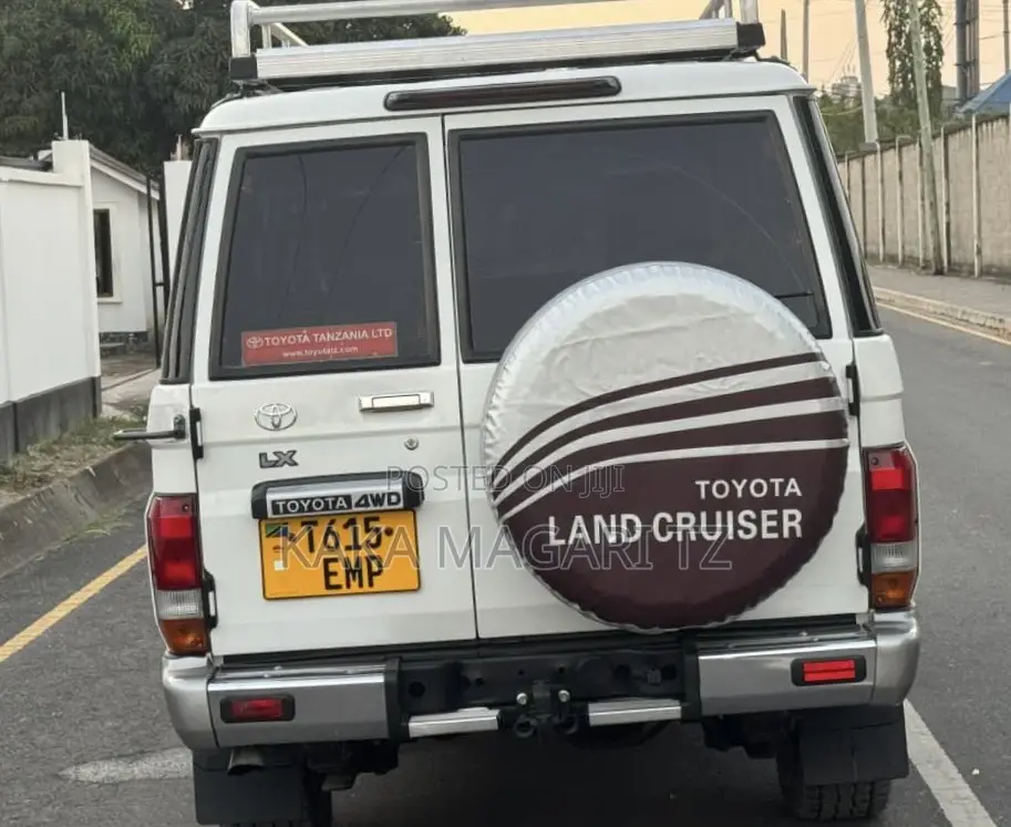 Toyota Land Cruiser 2013 White