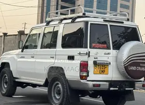 Toyota Land Cruiser 2013 White