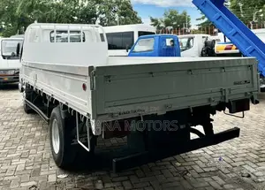 Isuzu Elf Truck