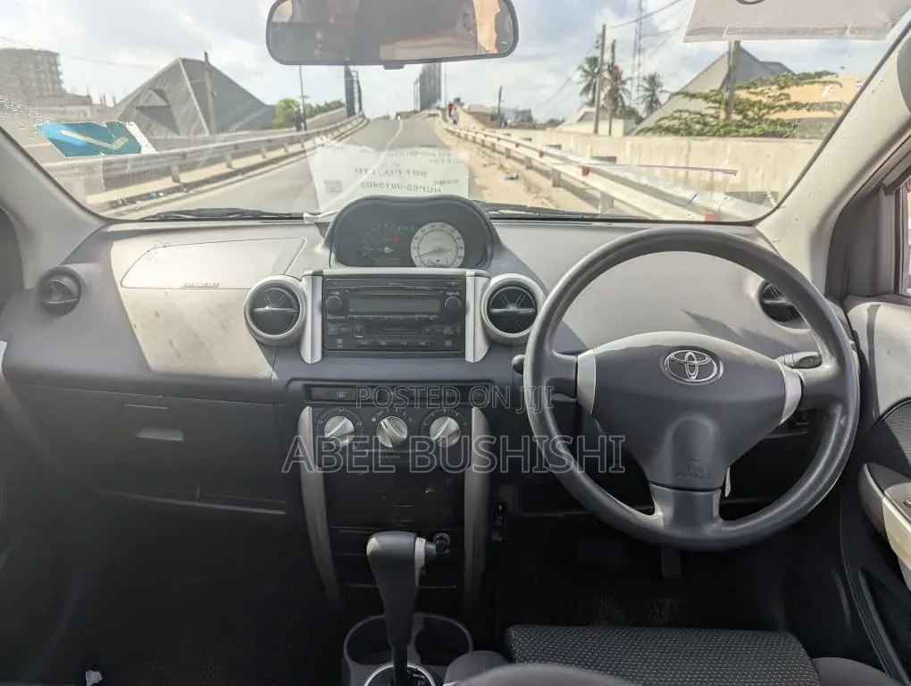 Toyota IST 2011 White