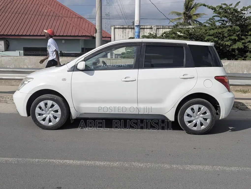 Toyota IST 2011 White
