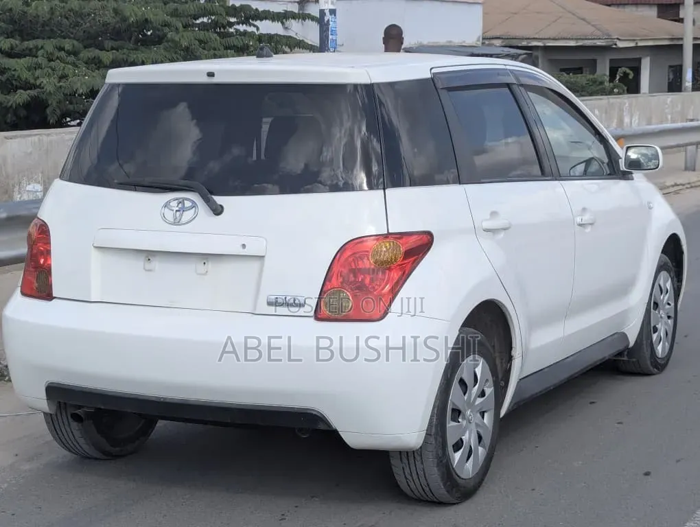 Toyota IST 2011 White