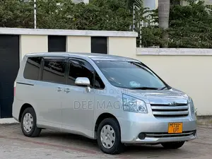 Toyota Noah 2009 Silver