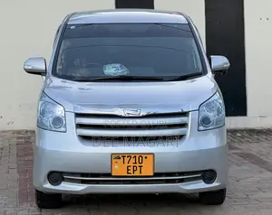 Toyota Noah 2009 Silver