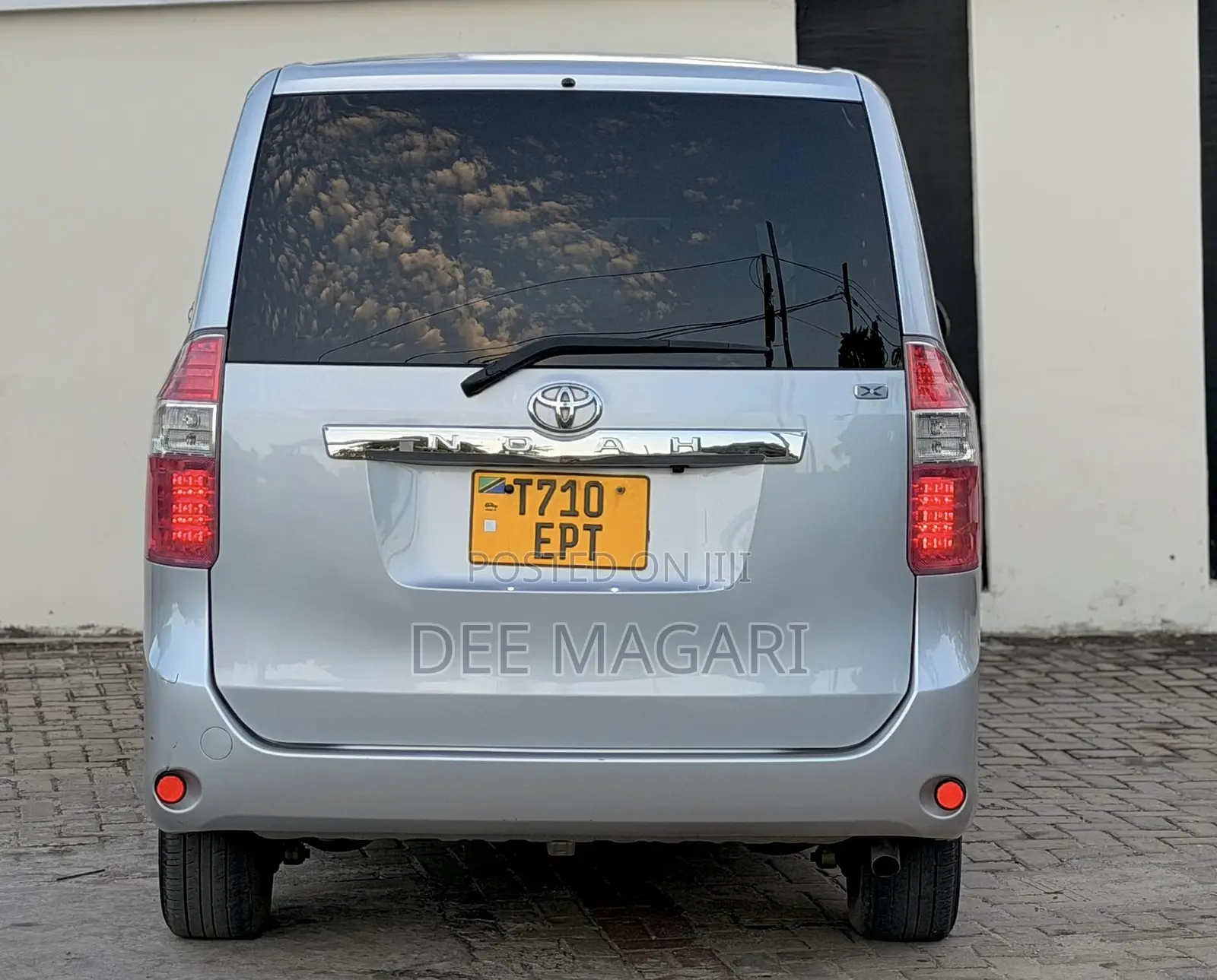 Toyota Noah 2009 Silver